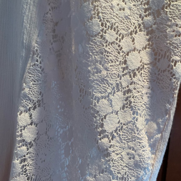 Fun, light, crinkly, palest pink lace accent top - Picture 4 of 4